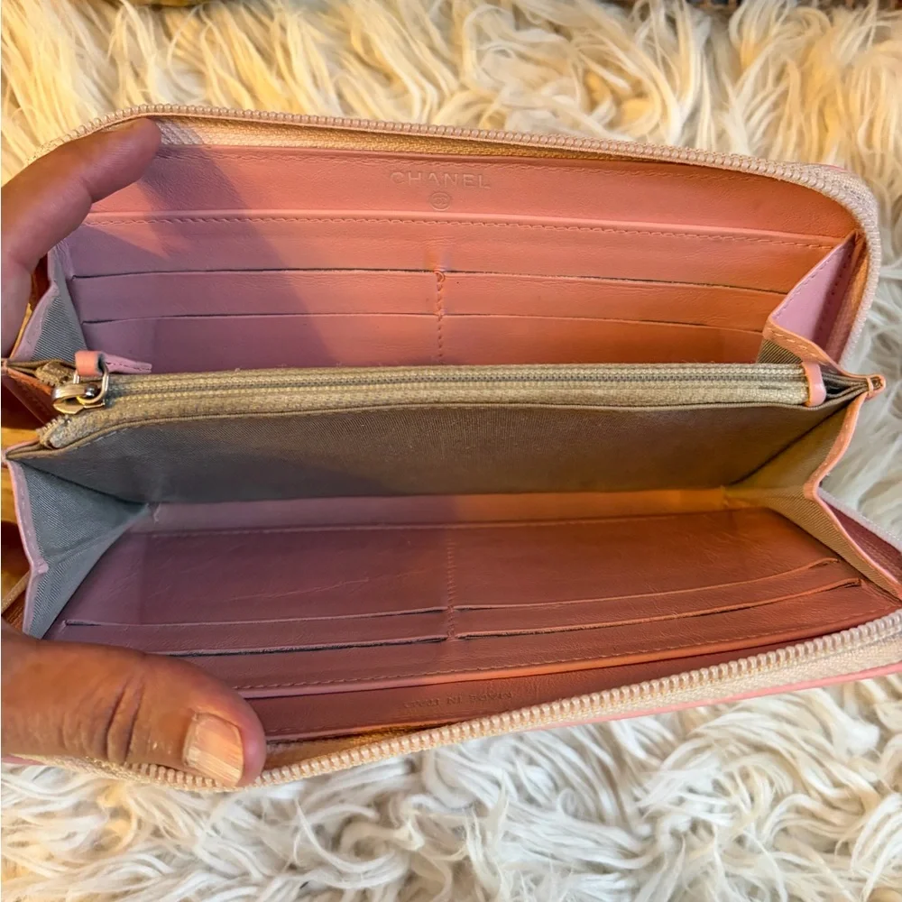 🩷Chanel Zip around Wallet in Pink Caviar leather🩷Cute summer colour. Authentic - Picture 9 of 17